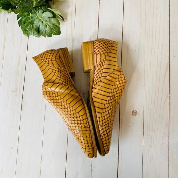 EXCLUSIVE H&M Tan Embossed Reptile Leather Flat Shoes Size 40 - Picture 6 of 7